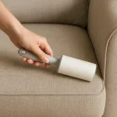 Rolă de scame adezivă pentru îndepărtarea părului de pisică de pe haine